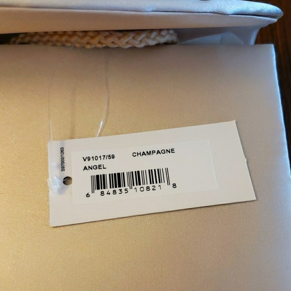 Gunne Sax by Jessica McClintock Pleated Clutch in Champagne - Picture 7 of 7